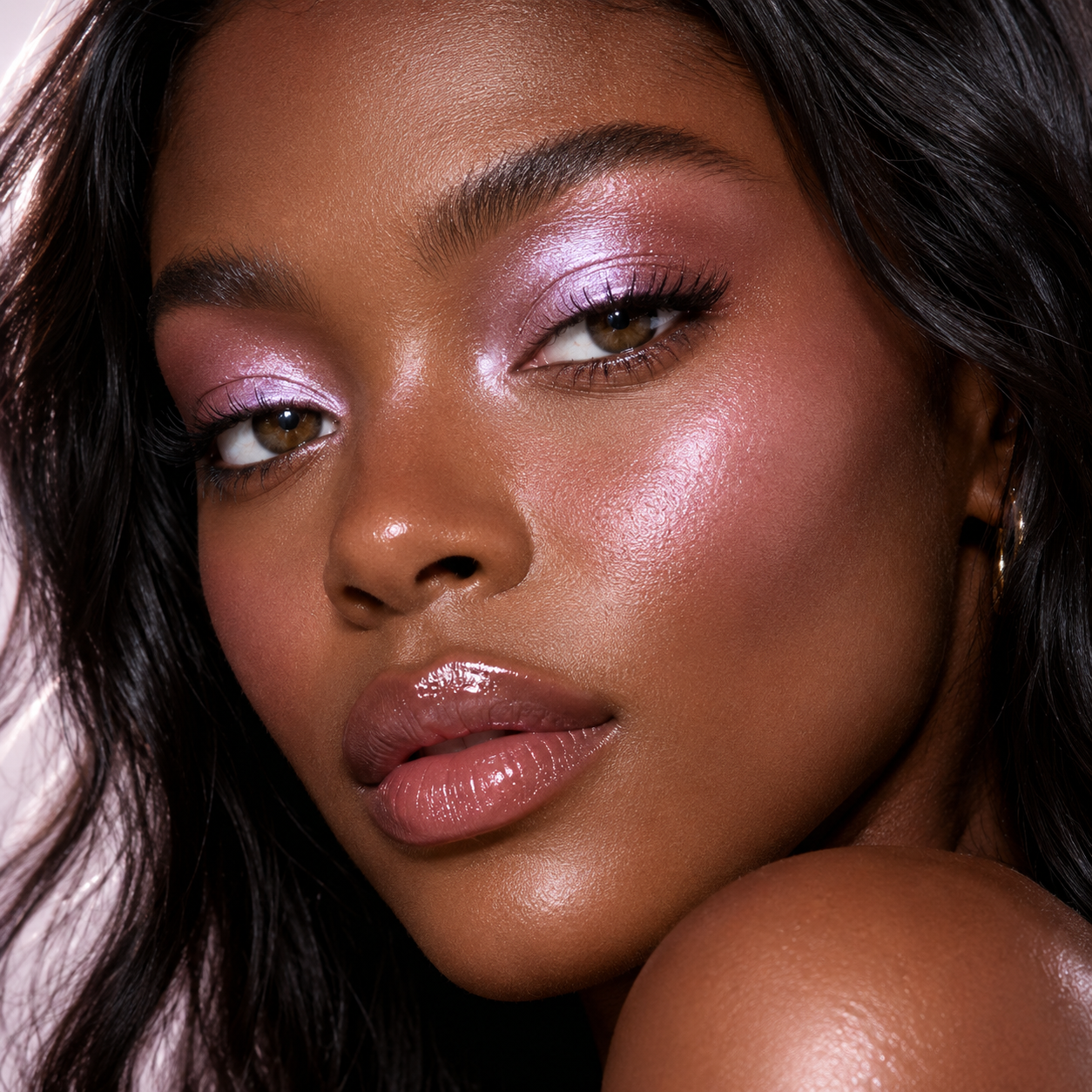 Edertas statement pink-lilac shimmer makeup look